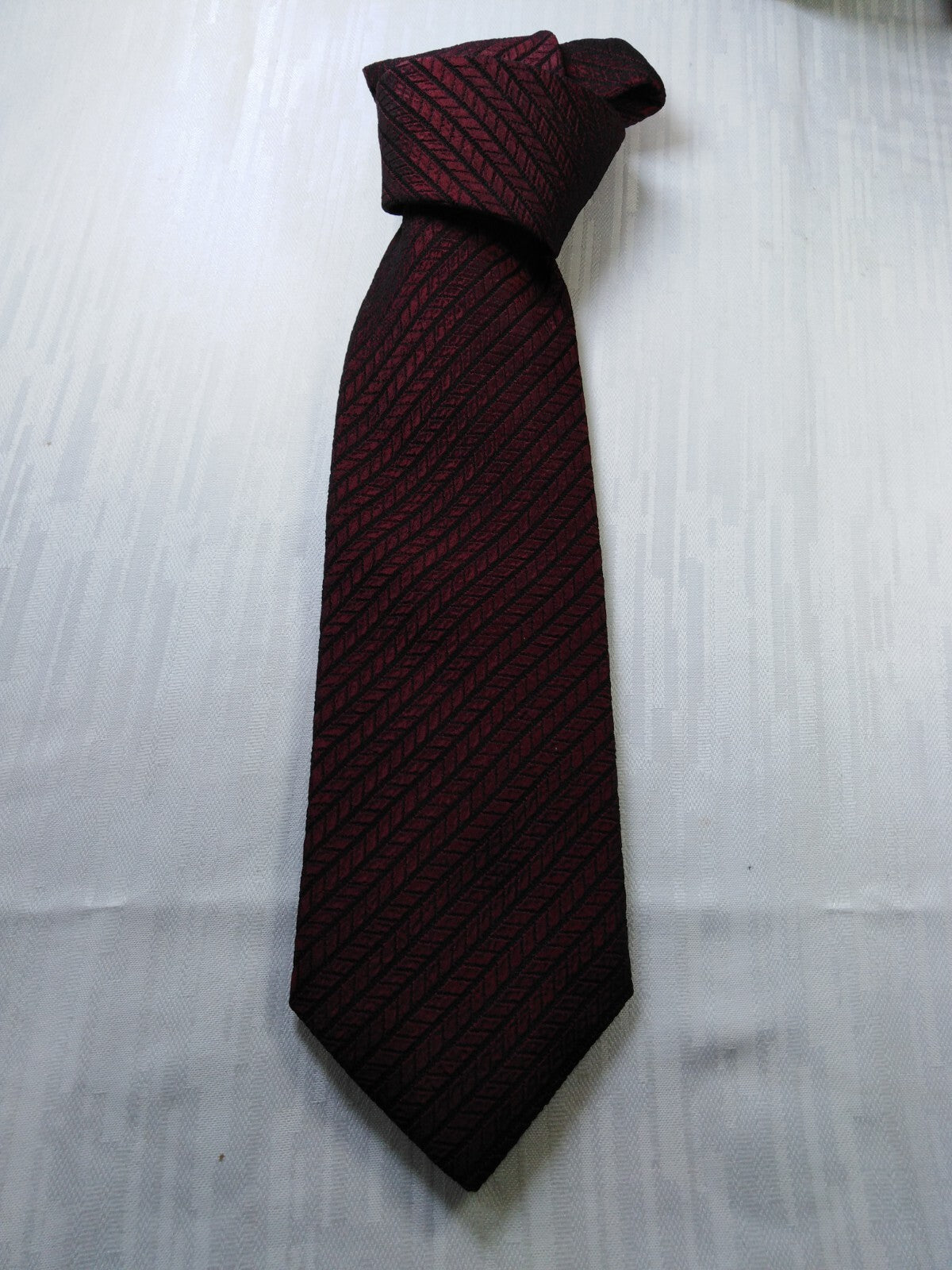 UNGARO ITALY 100% SETA SILK TIE CRAVATTA NECKTIE MADE ITALY VINTAGE CLASSIC