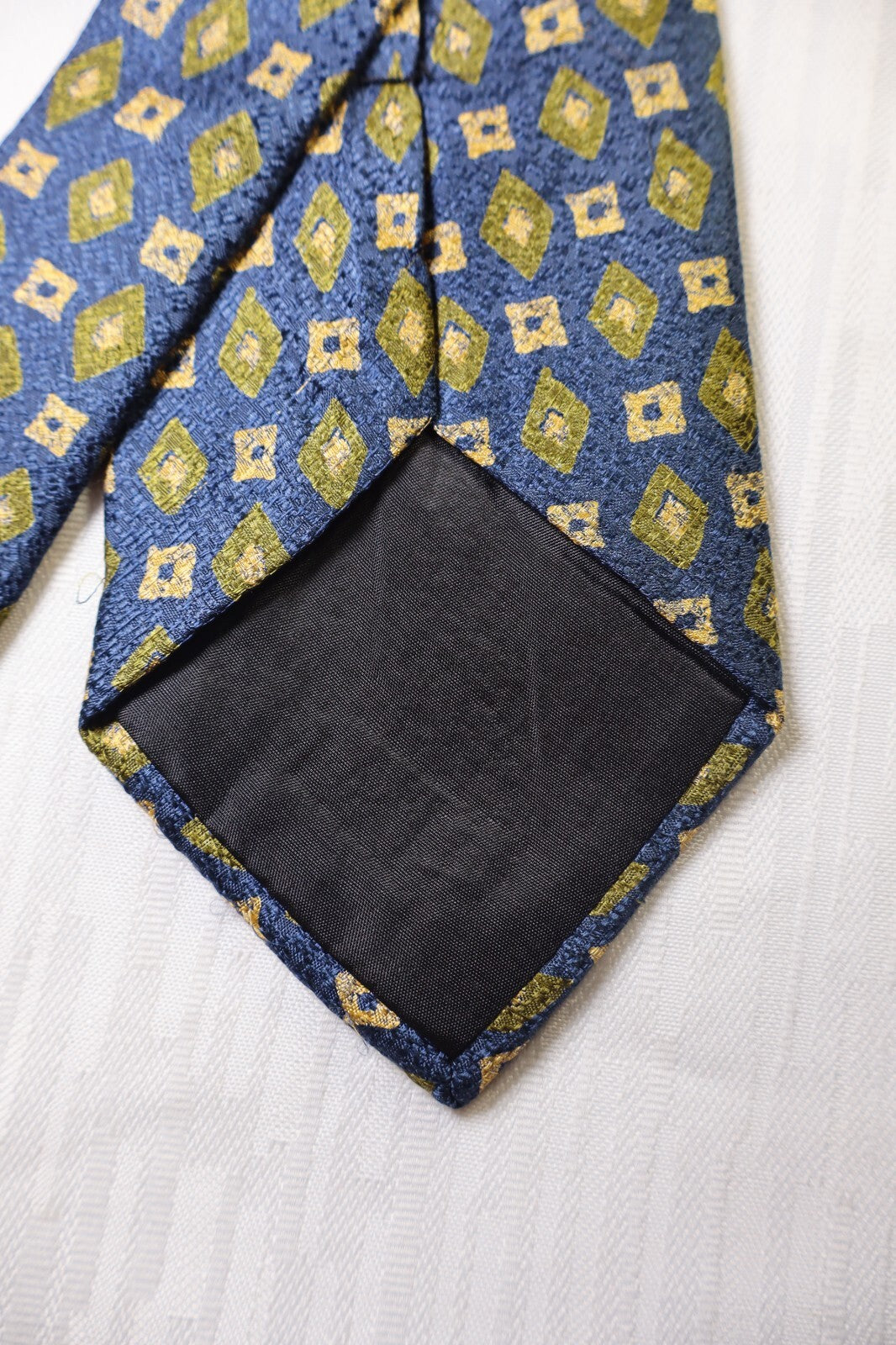HUGO BOSS  100% SILK TIE SETA CRAVATTA NECKTIE MADE IN ITALY CLASSIC
