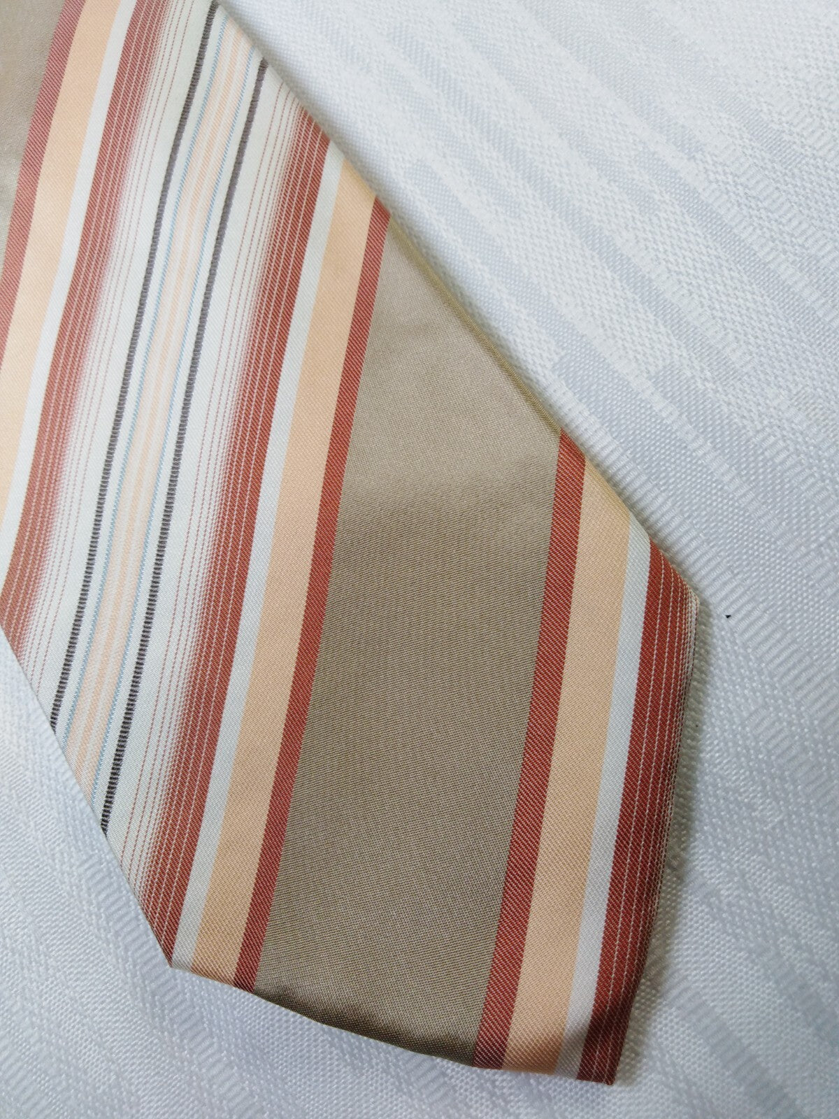 HUGO BOSS 100% SETA SILK TIE CRAVATTA NECKTIE ITALY VINTAGE CLASSIC