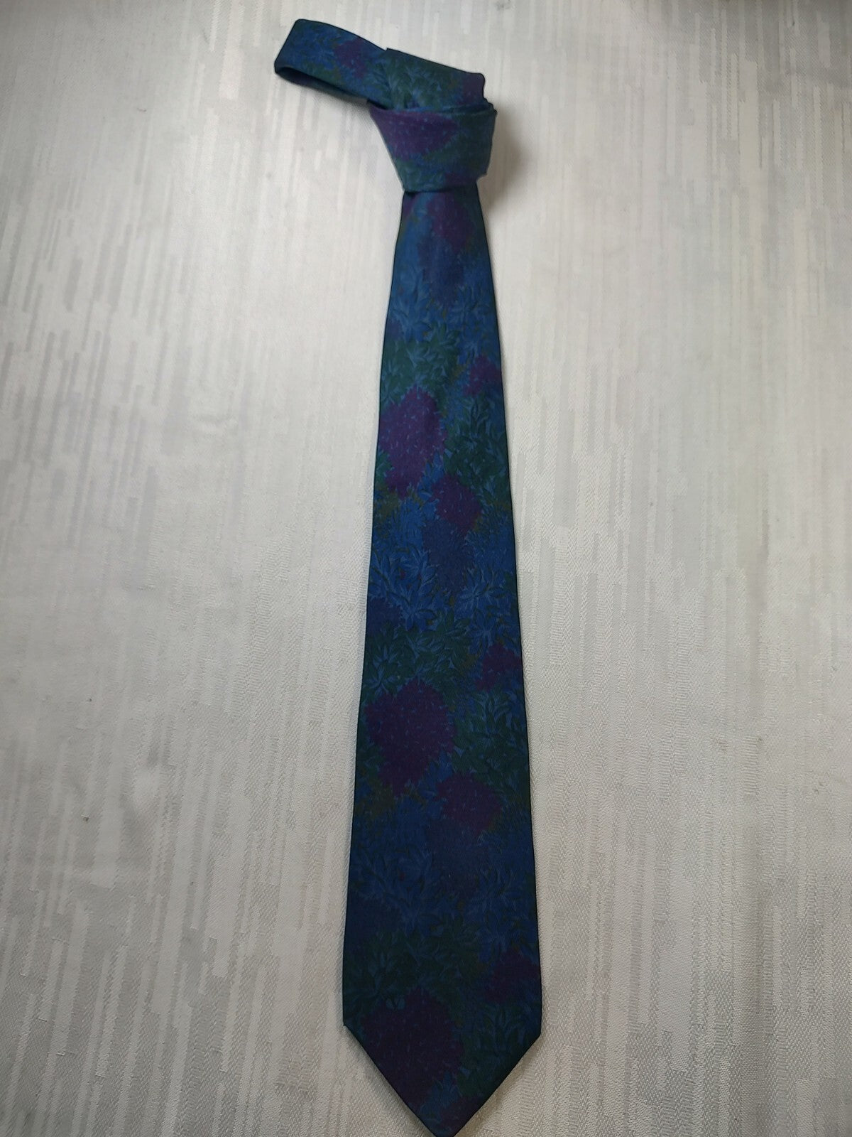 VALENTINO 100% SILK TIE SETA CRAVATTA NECKTIE MADE IN ITALY CLASSIC
