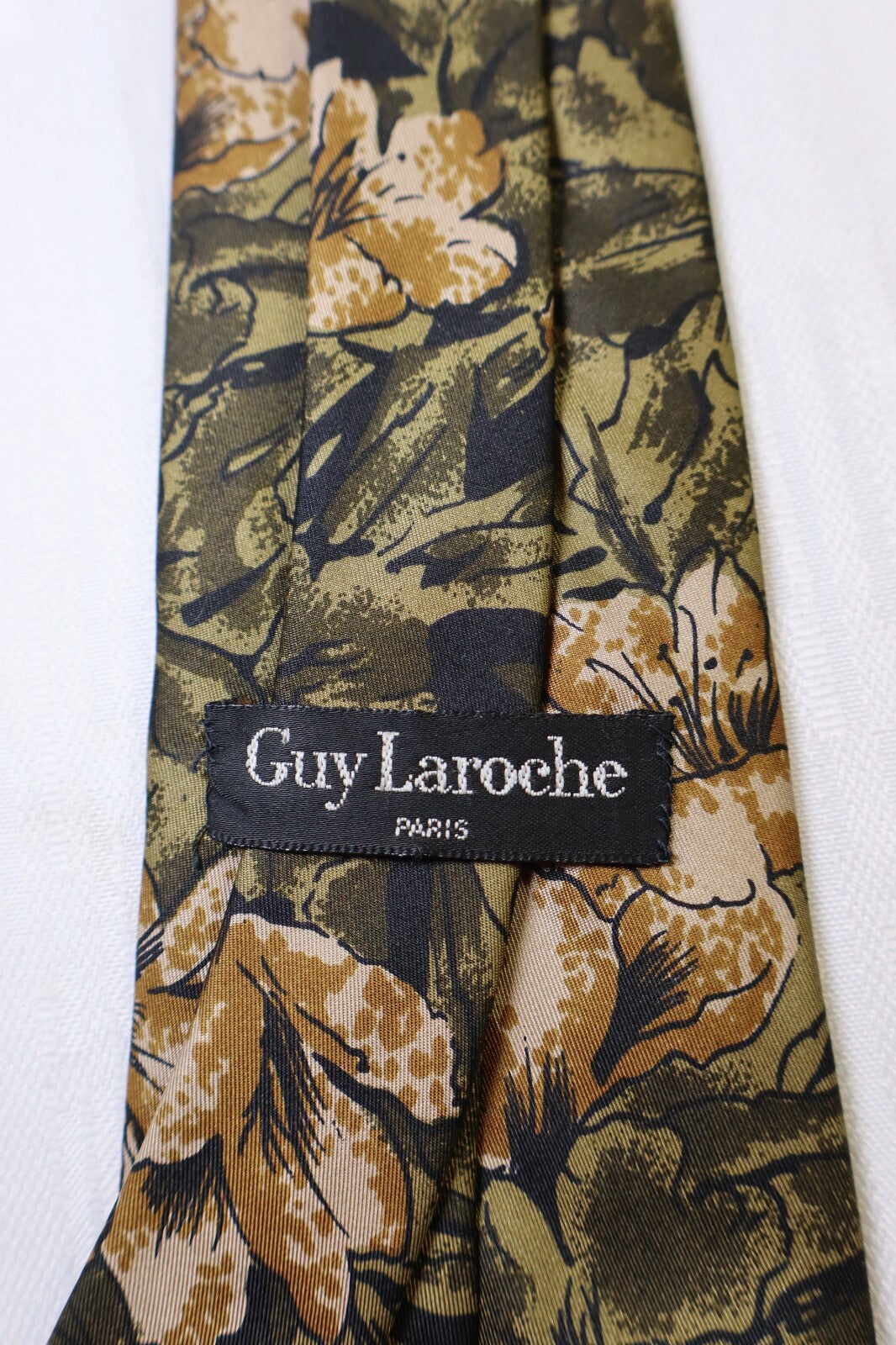 GUY LAROCHE PARIS 100% SILK TIE SETA CRAVATTA NECKTIE MADE IN FRANCE CLASSIC