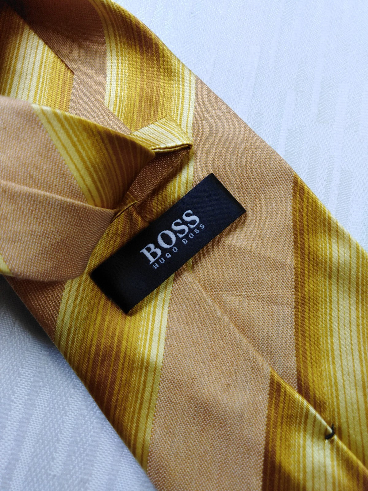 HUGO BOSS 100% SILK TIE SETA CRAVATTA NECKTIE MADE IN ITALY CLASSIC