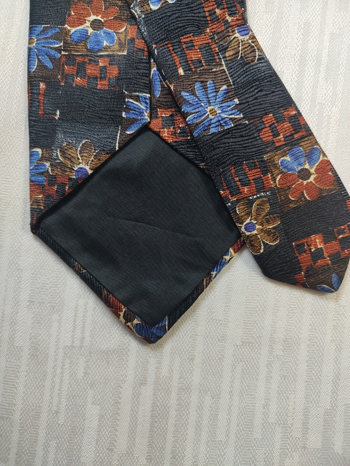 HUGO BOSS 100% SILK TIE SETA CRAVATTA NECKTIE MADE IN ITALY CLASSIC