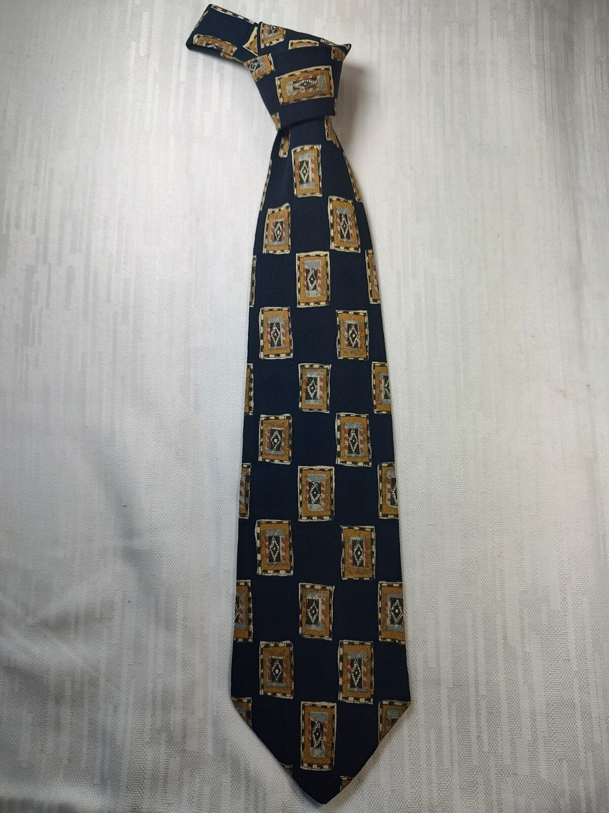 HUGO BOSS 100% SILK TIE SETA CRAVATTA NECKTIE MADE IN ITALY CLASSIC