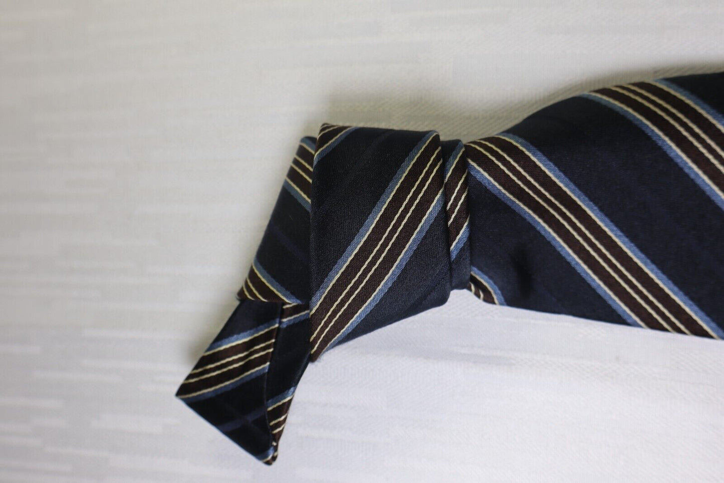 HUGO BOSS  100% SILK TIE SETA CRAVATTA NECKTIE MADE IN ITALY