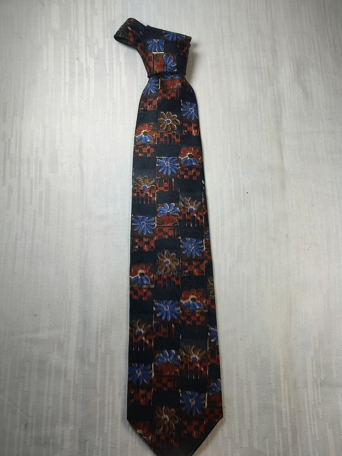 HUGO BOSS 100% SILK TIE SETA CRAVATTA NECKTIE MADE IN ITALY CLASSIC