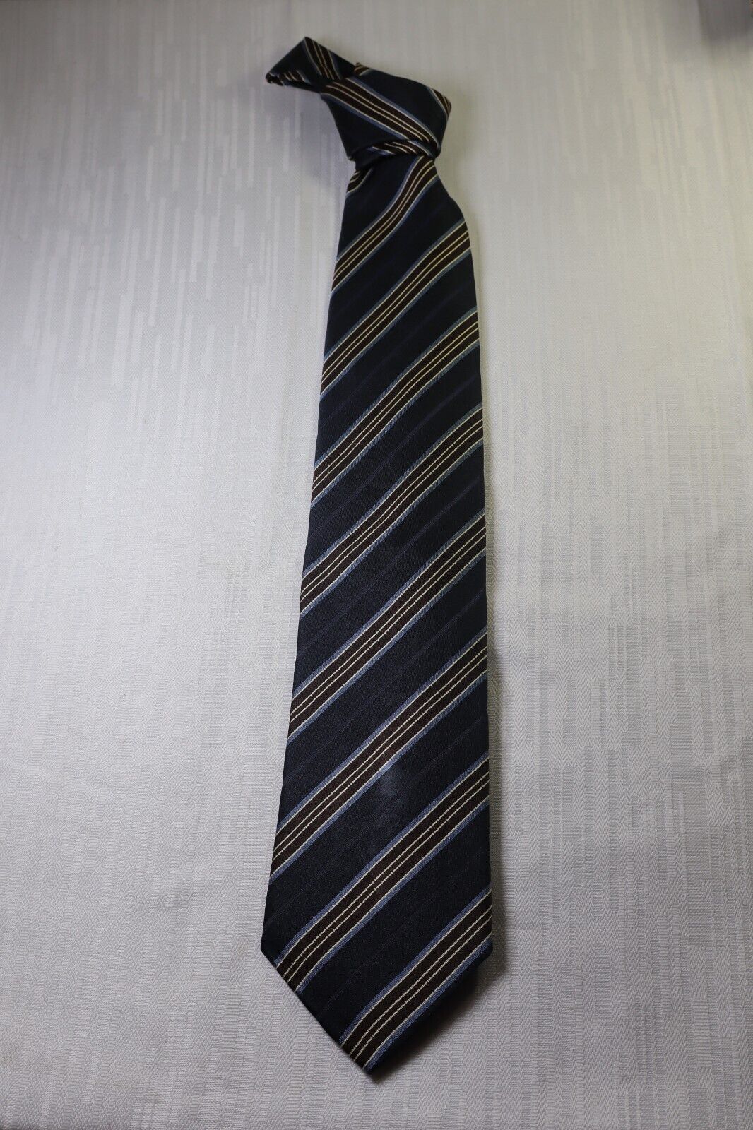 HUGO BOSS  100% SILK TIE SETA CRAVATTA NECKTIE MADE IN ITALY
