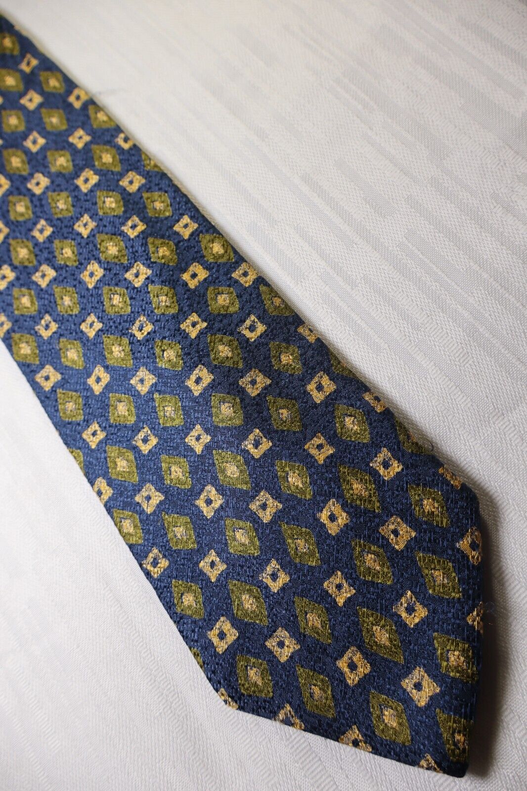 HUGO BOSS  100% SILK TIE SETA CRAVATTA NECKTIE MADE IN ITALY CLASSIC