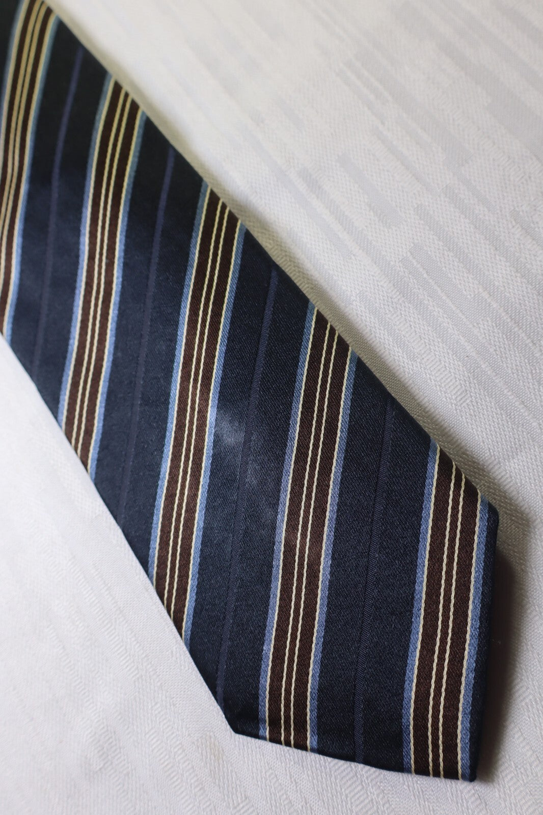 HUGO BOSS  100% SILK TIE SETA CRAVATTA NECKTIE MADE IN ITALY