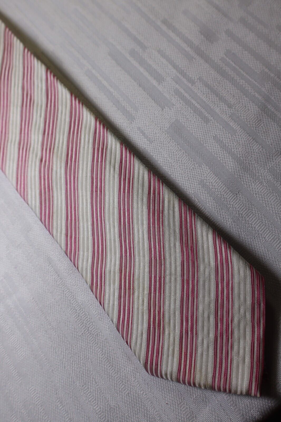 HUGO BOSS  100% SILK TIE SETA CRAVATTA NECKTIE MADE IN ITALY