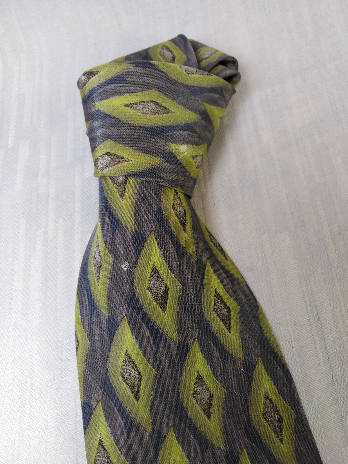 HUGO BOSS 100%  SILK TIE SETA CRAVATTA NECKTIE MADE IN ITALY
