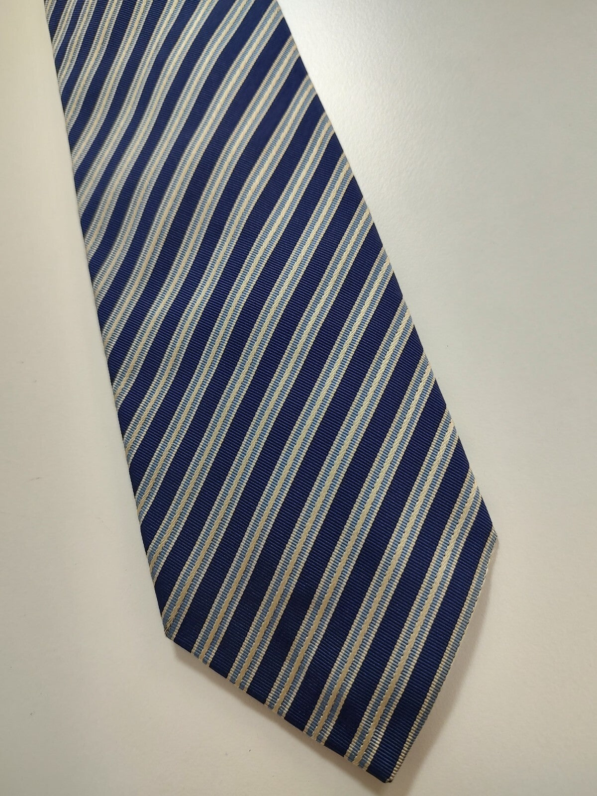 HUGO BOSS 100% SILK TIE SETA CRAVATTA NECKTIE MADE IN ITALY CLASSIC