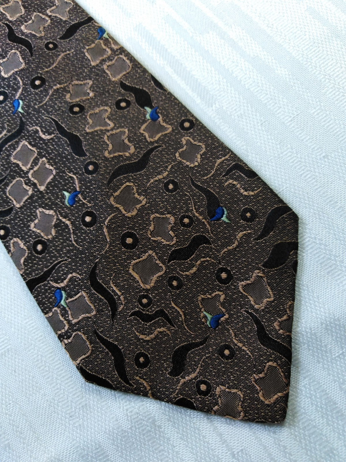 HUGO BOSS 100% SILK TIE SETA CRAVATTA NECKTIE MADE IN ITALY CLASSIC