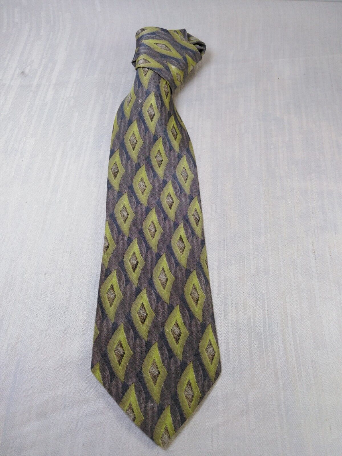 HUGO BOSS 100%  SILK TIE SETA CRAVATTA NECKTIE MADE IN ITALY