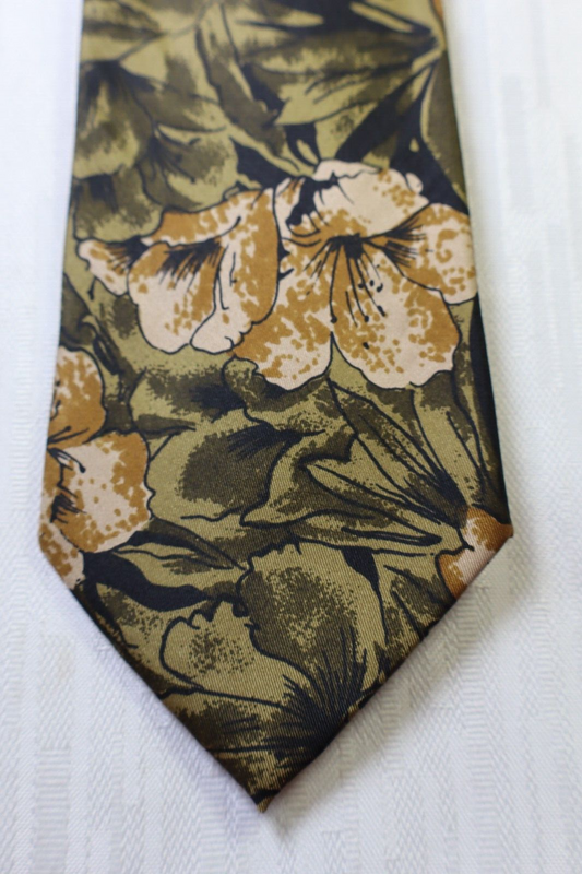 GUY LAROCHE PARIS 100% SILK TIE SETA CRAVATTA NECKTIE MADE IN FRANCE CLASSIC