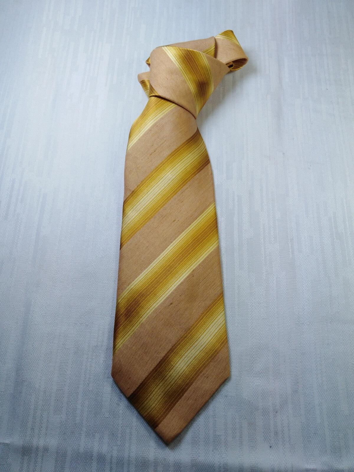 HUGO BOSS 100% SILK TIE SETA CRAVATTA NECKTIE MADE IN ITALY CLASSIC