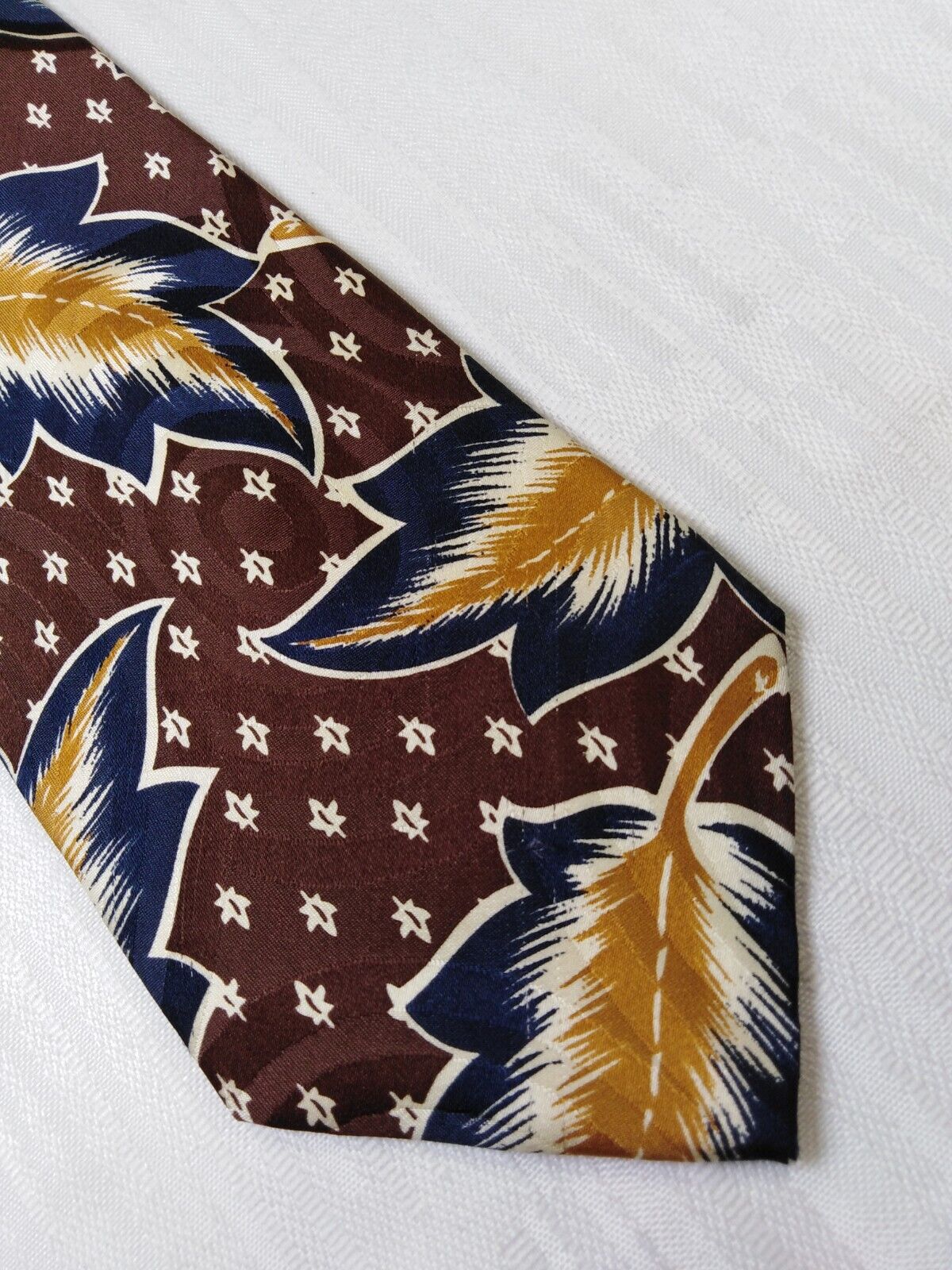 HUGO BOSS 100% SILK TIE SETA CRAVATTA NECKTIE MADE IN ITALIA CLASSIC