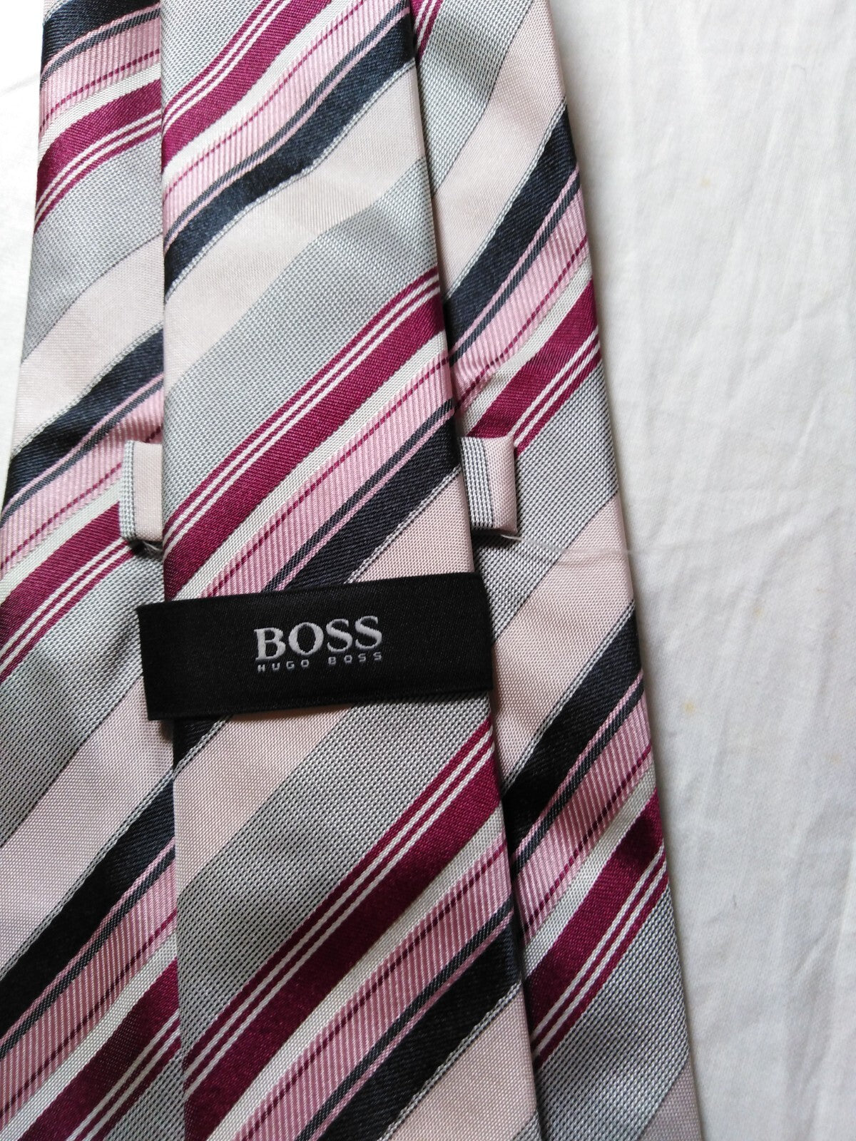 HUGO BOSS 100% SILK TIE SETA CRAVATTA NECKTIE MADE IN ITALY