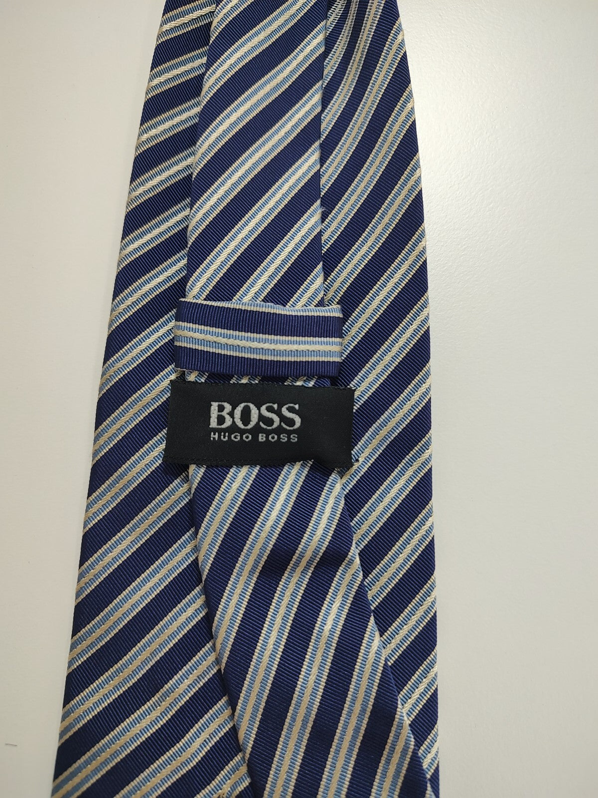 HUGO BOSS 100% SILK TIE SETA CRAVATTA NECKTIE MADE IN ITALY CLASSIC