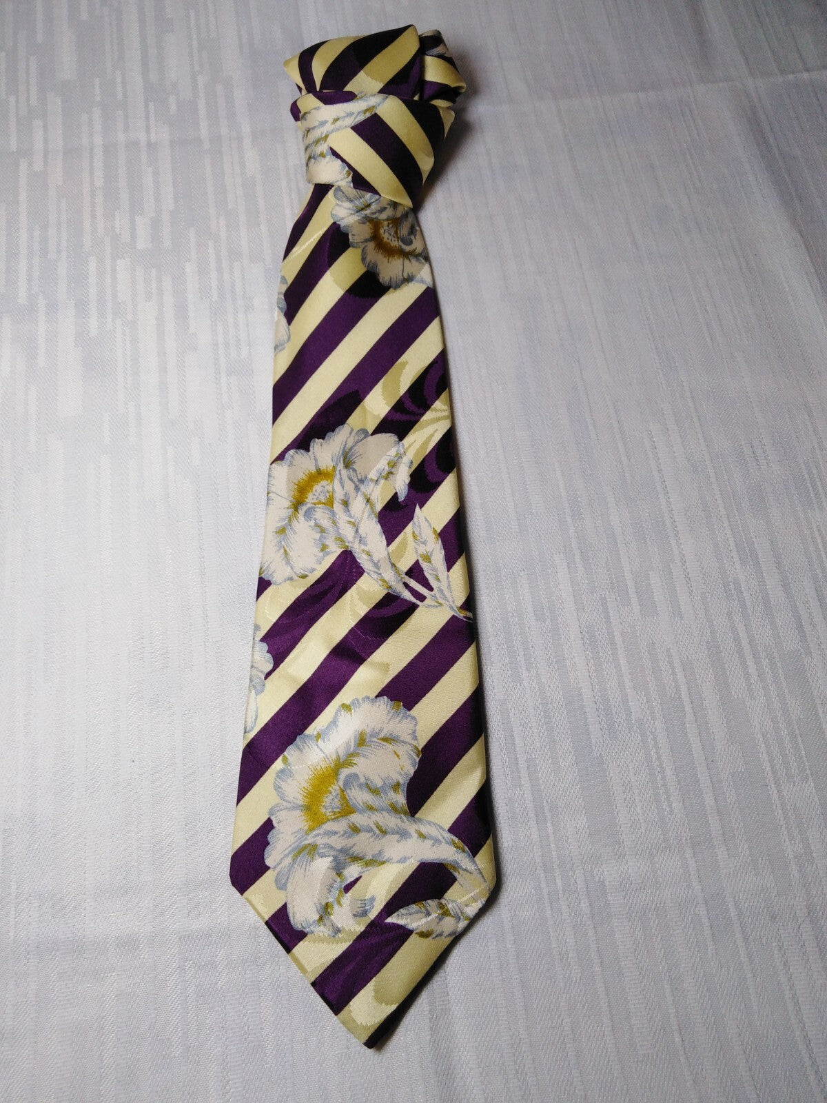 HUGO BOSS 100% SILK TIE SETA CRAVATTA NECKTIE MADE IN ITALY