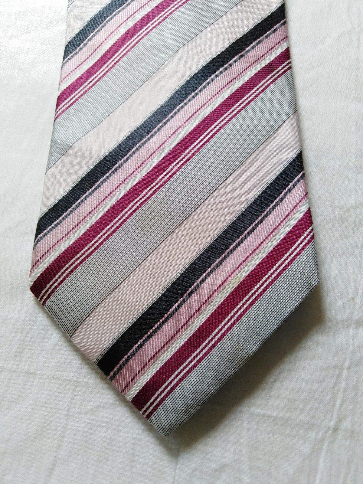 HUGO BOSS 100% SILK TIE SETA CRAVATTA NECKTIE MADE IN ITALY